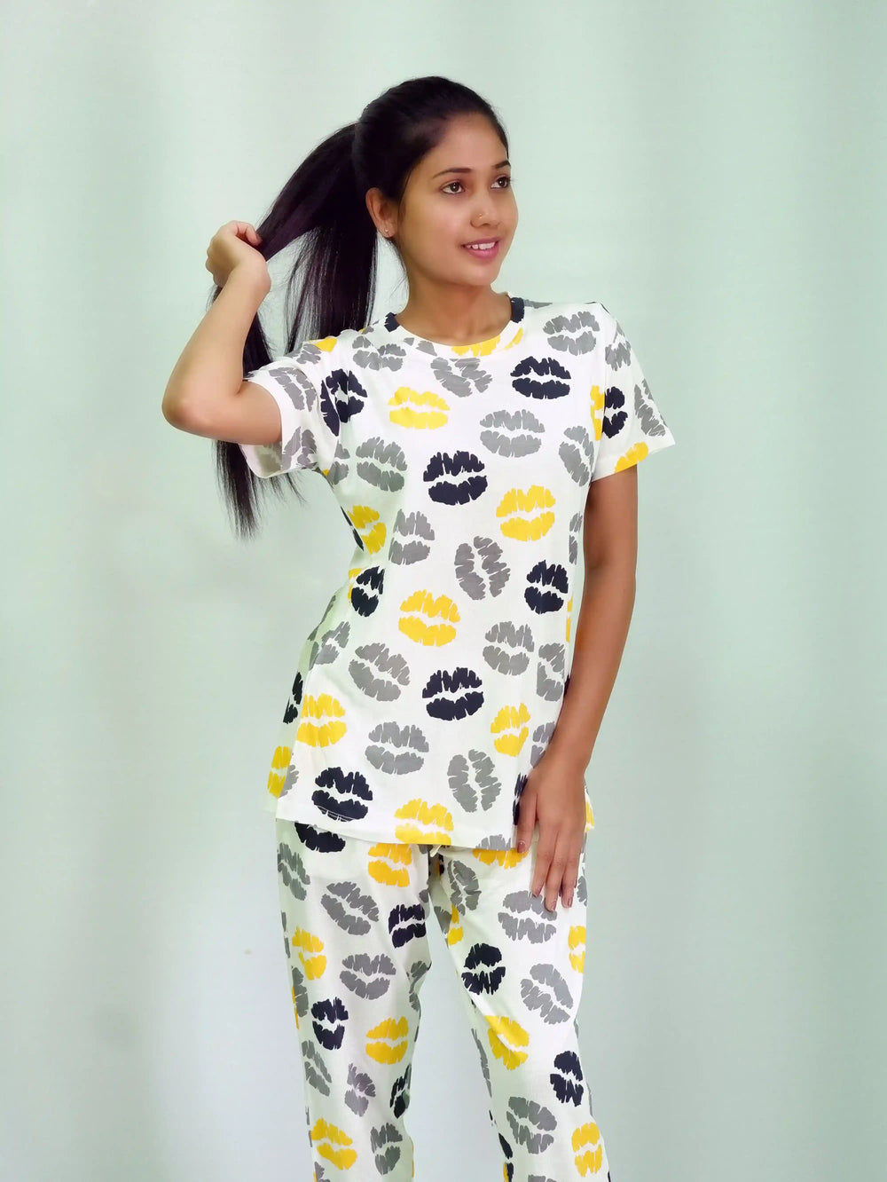 NightWear-Kisses Print T-shirt & Pant Night Dress in Tofu | Playout | 01