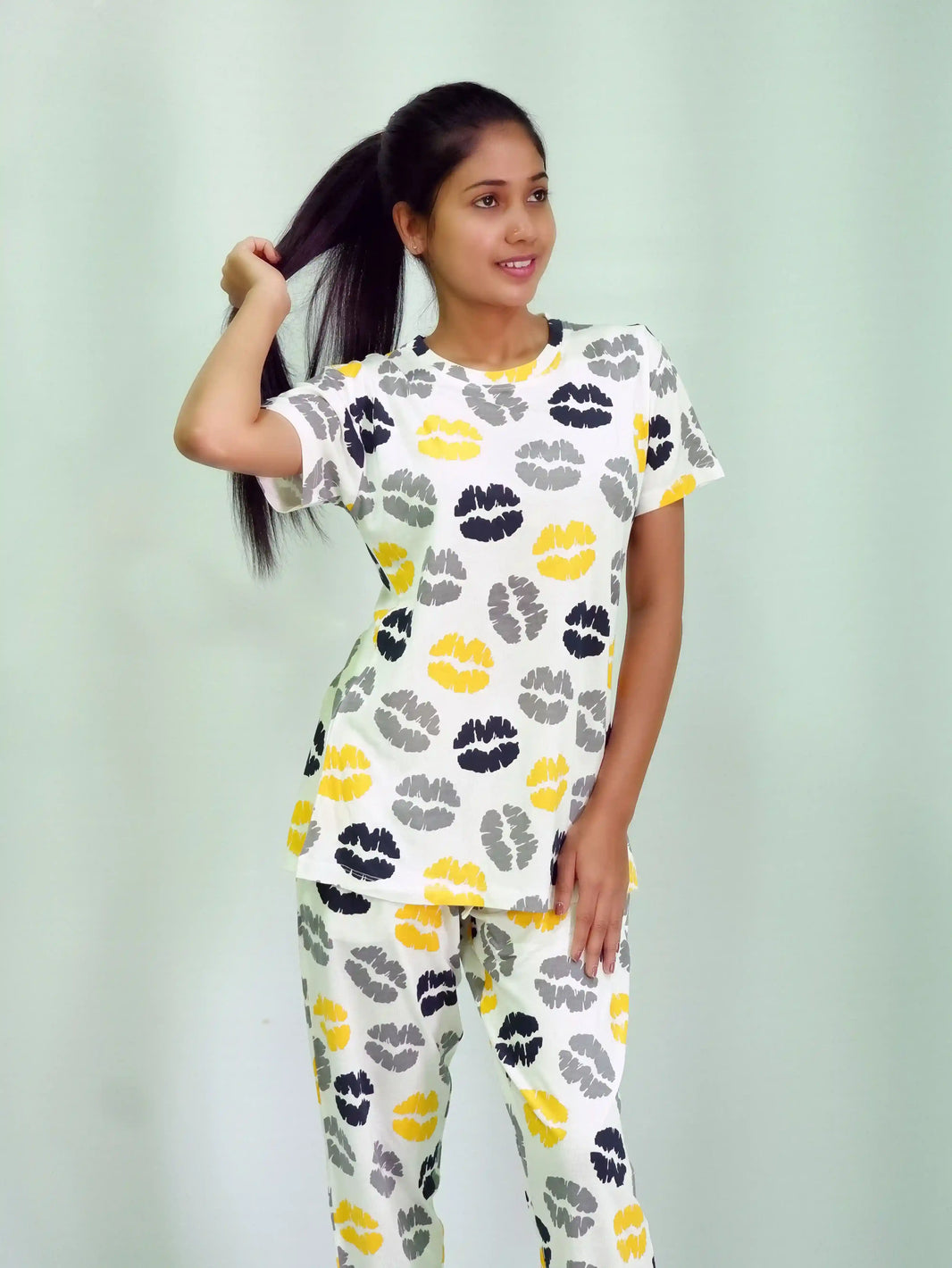 NightWear-Kisses Print T-shirt & Pant Night Dress in Tofu | Playout | 01