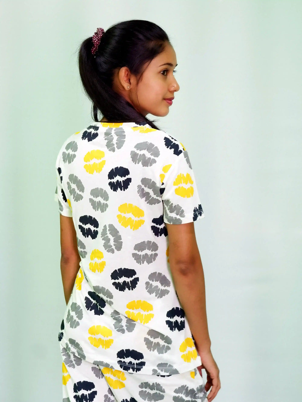 NightWear-Kisses Print T-shirt & Pant Night Dress in Tofu | Playout | 04