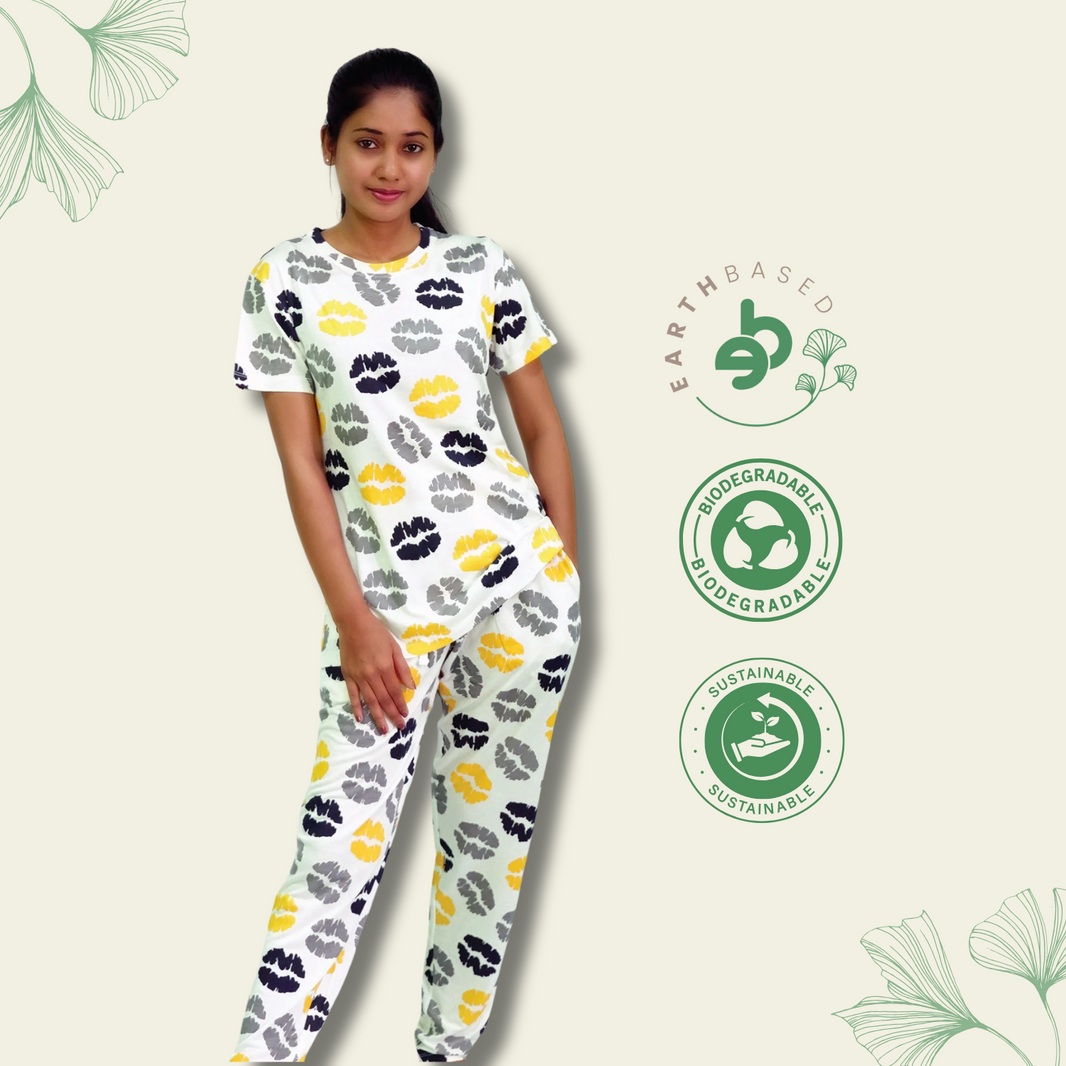 Kisses Print T-shirt & Pant Night Dress in Tofu | Playout