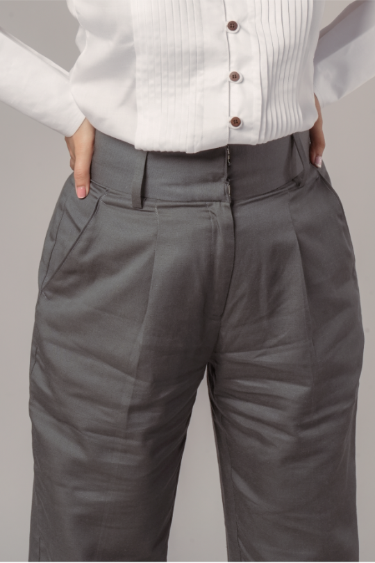 Single-pleated trousers for women