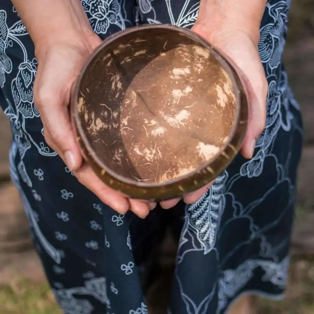 Medium _Coconut_ Shell_ Bowl _With_ Spoon_002